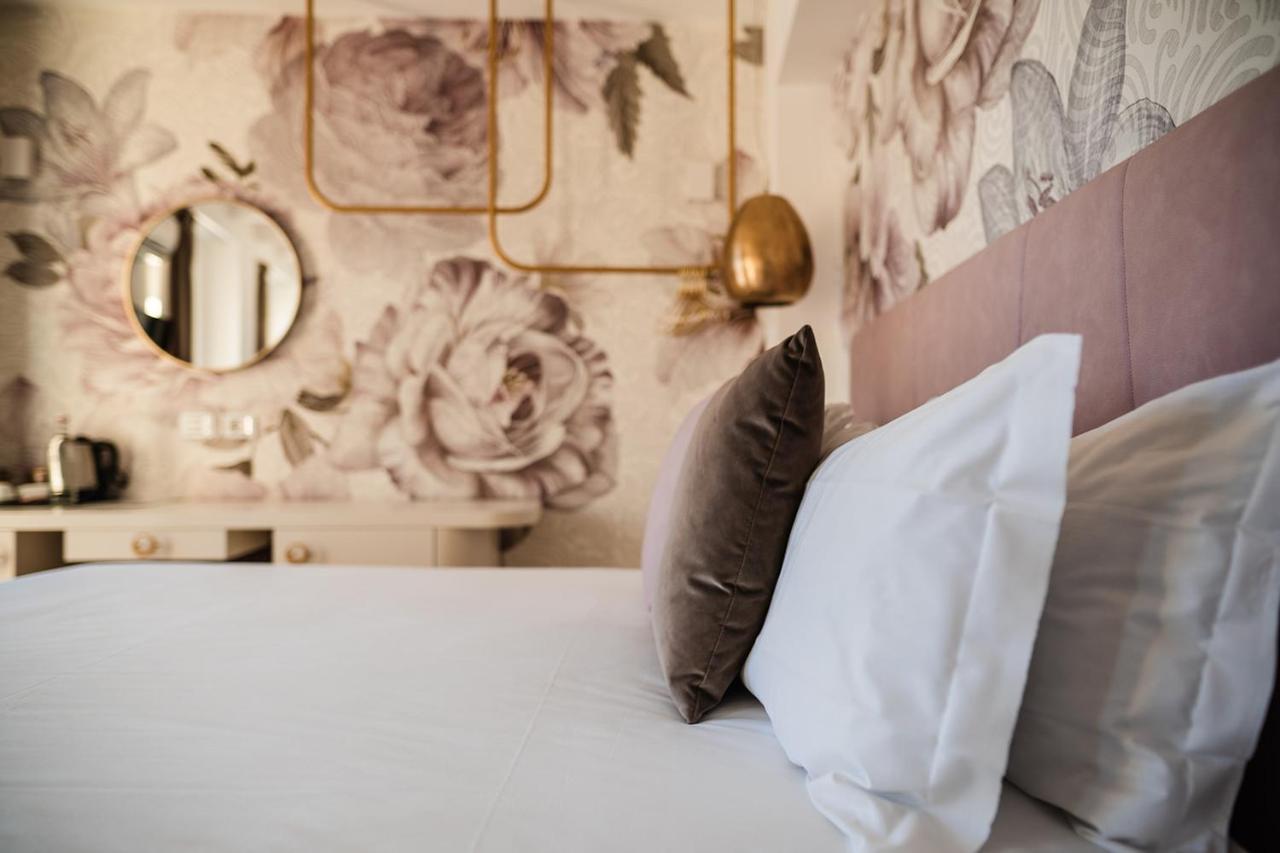 Luxury Suites Rocopom - Lake Front Malgrate Kültér fotó